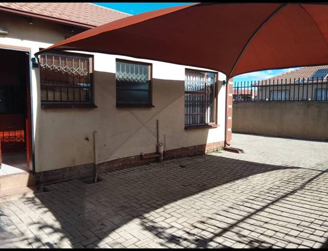 2 BEDROOM HOUSE FOR SALE IN VANDERBIJLPARK CE 4